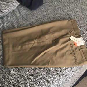Van Heusen Khakis Classic Fit 40x32